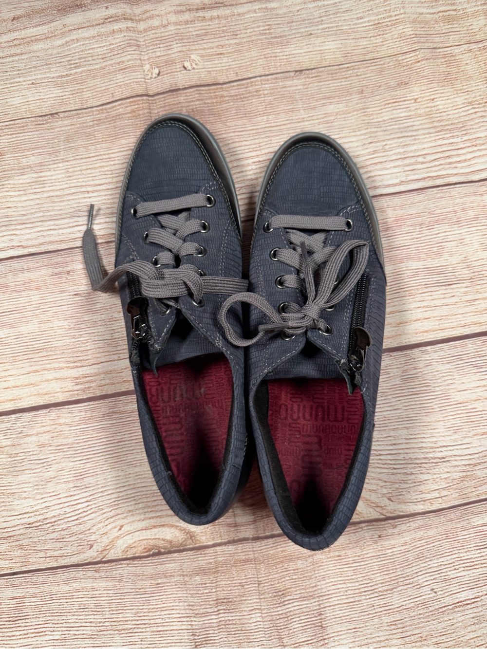 Women’s Munro Gabbie Sneakers Size 8N - Picture 3 of 9